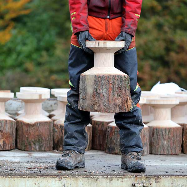 Un tabouret bois design caché dans la forêt de Bercé © Studio 5•5