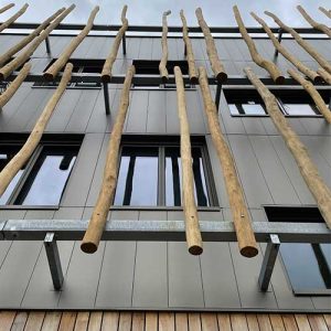 Sous ce bardage en métal et bois se cache une isolation thermique © urbanmakers
