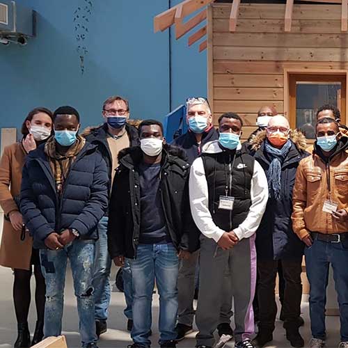 Les alternants de la première promotion "Monteur en structure bois et mixité des matériaux" de l'Académie du Bois à Massy