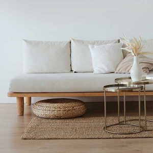 Une décoration intérieure sobre avec un parquet bois © Pexels