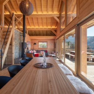 Chalet en bois moderne salle à manger