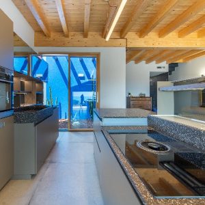 Villa en bois géométrique cuisine