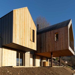 Maison individuelle en bois "Entre Terre et Ciel", Saint-Martin-d’Uriage (38) par Joëlle Personnaz architecte - Prix régional construction bois 2022 AURA © Annie Frenod