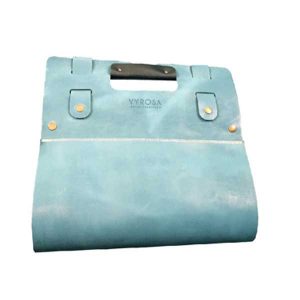 Porte buches en cuir Vyrosa pour le transport du bois