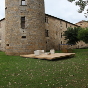 Terrasse plateforme devant le Château des Ducs de Joyeuse - Couiza, Aude par CoMet