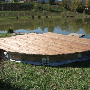 Terrasse en bois sur le Lac du Saint-Bertrand Quillan - CoMet