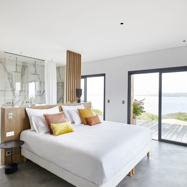 Chambre parentale moderne et spacieuse - terrasse kebony