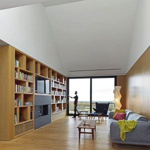 bibliotheque et parquet bois dans la maison bois de vos reves