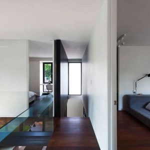 aménagement intérieur entrée de la maison moderne en bois au canada