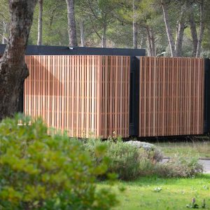 Maison familiale en bois en foret