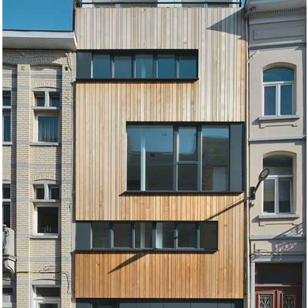 Immeuble bois moderne en ville