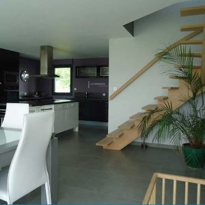 aménagement intérieur d'une maison bois moderne et naturelle