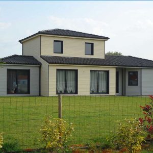 jardin d'une maison bois moderne et naturelle