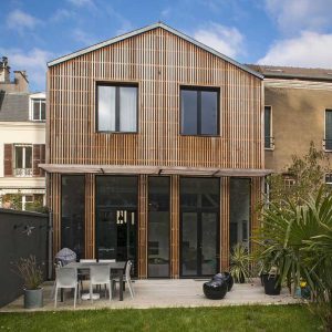 Maison classique parisienne vue de face extérieur