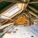 maison bois - Felsberg - bâtiments historiques - réhabilitation - Modunita Architects - Pinggera Martin - grenier - coin bibliothèque