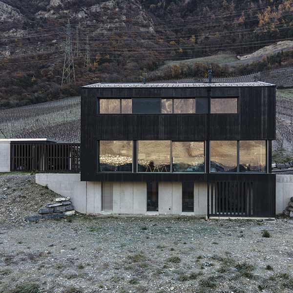 maison bois - noir - Suisse - Kontio - Franck Paubel