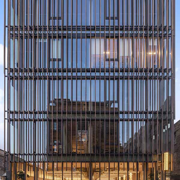 black and white - Londres - Royaume-Uni - bâtiment bois - Waugh Thistleton Architects - WTA - Daytrip - studio de design - matériaux biosourcés